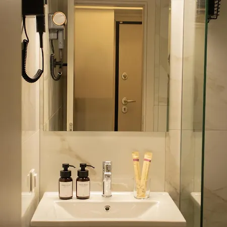 Vivere 01 - Cozy By Metro Terminus Apartment
